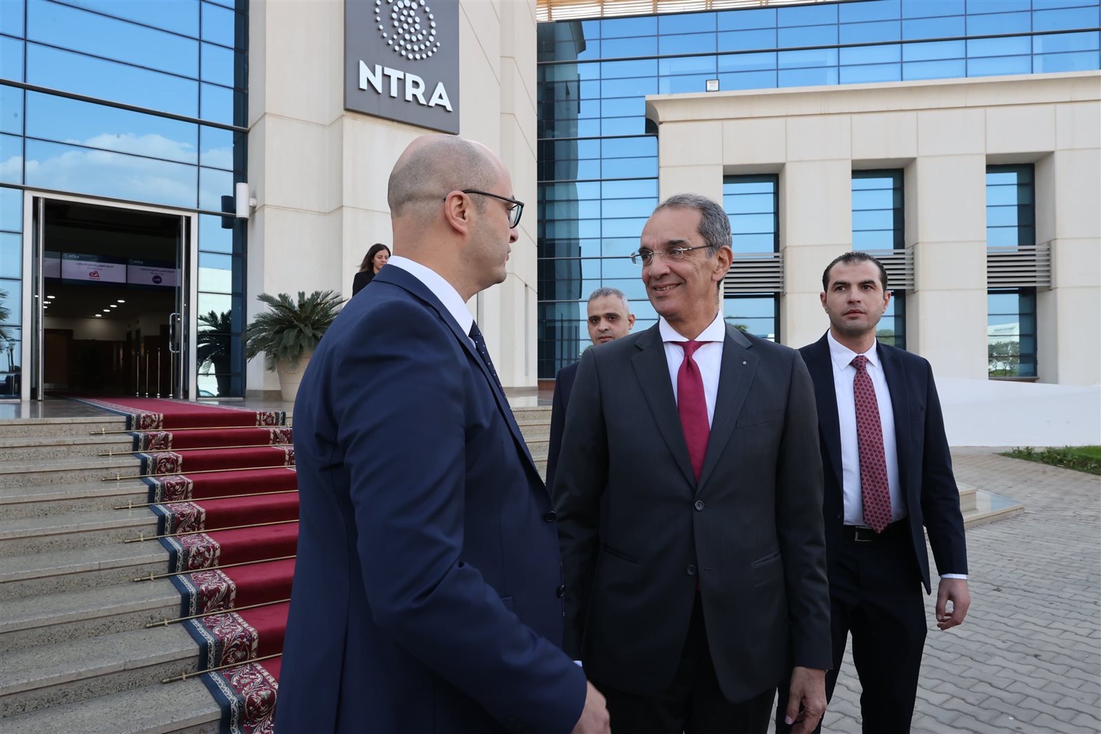 وزير الاتصالات: مضاعفة قيمة الجزاءات والغرامات المالية الموقعة على شركات المحمول المخالفة لمعايير الجودة