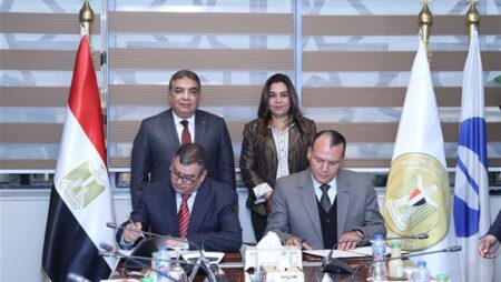 وزيرة التنمية المحلية ومحافظ الدقهلية يشهدان توقيع عقد تأهيل مقلب قلابشو للمخلفات