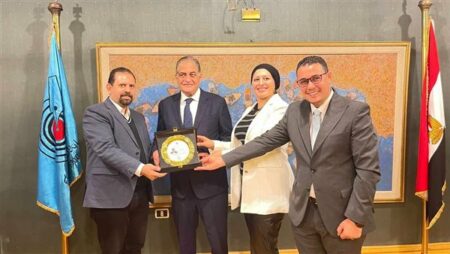 شعبة محرري التكنولوجيا بنقابة الصحفيين تكرّم الإعلامي أسامة كمال