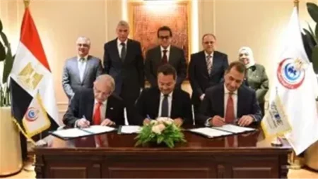 وزير الصحة يشهد توقيع بروتوكول لإنشاء مصنع للمواد الخام الدوائية في مصر