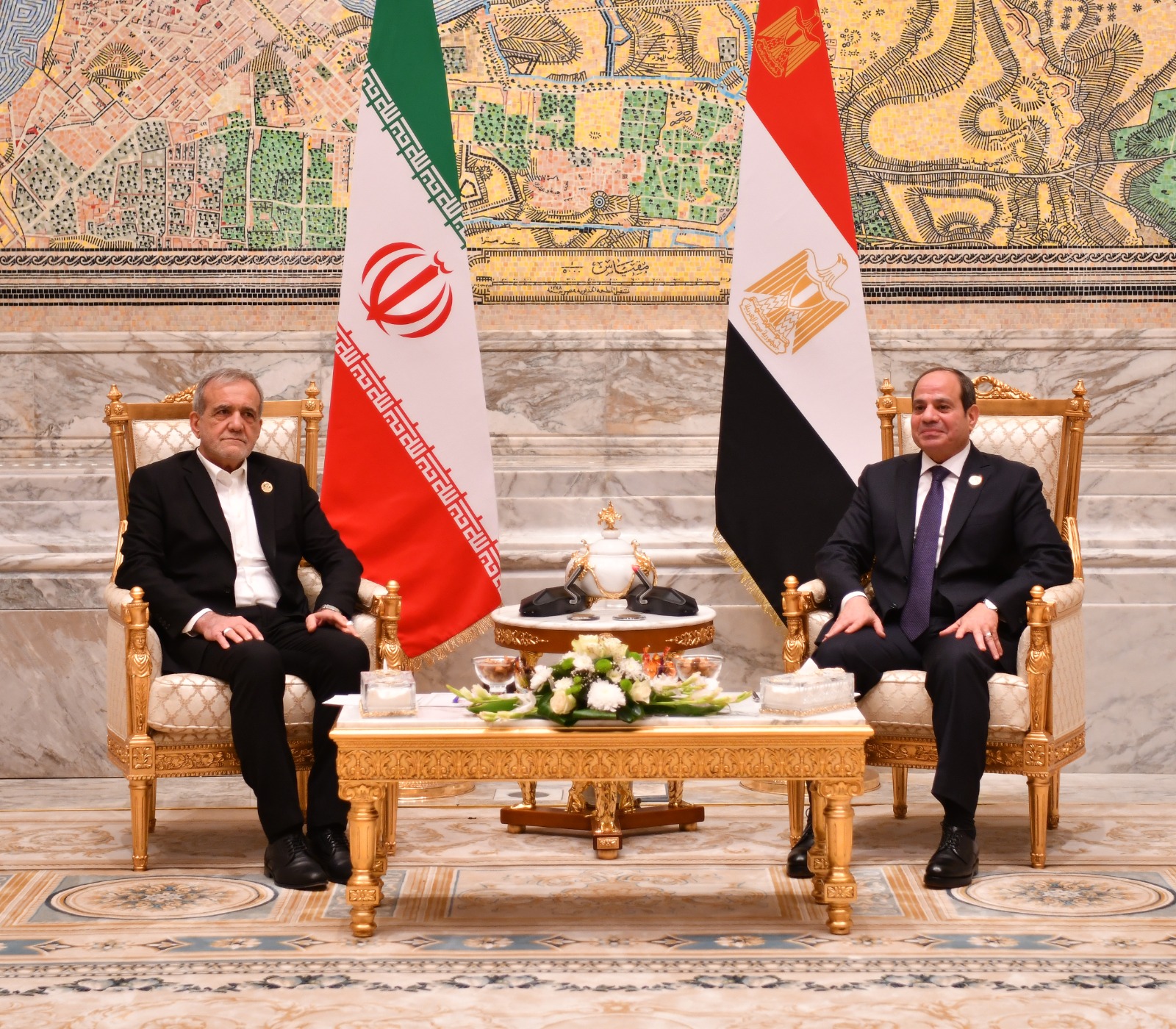 نشاط الرئيس السيسي في قمة الدول الثماني للتعاون الاقتصادي (فيديو وصور) 24 نشاط الرئيس السيسي في قمة الدول الثماني للتعاون الاقتصادي (فيديو وصور)