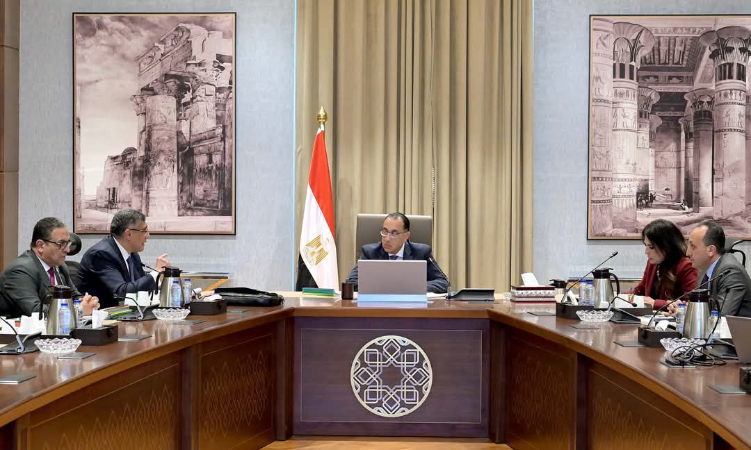 رئيس الوزراء يتابع مع محافظ الجيزة عددا من ملفات العمل والمشروعات بالمحافظة 3 رئيس الوزراء يتابع مع محافظ الجيزة عددا من ملفات العمل والمشروعات بالمحافظة