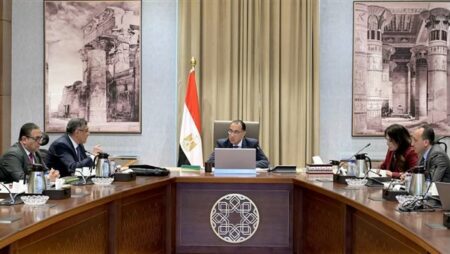 رئيس الوزراء يتابع مع محافظ الجيزة عددا من ملفات العمل والمشروعات بالمحافظة