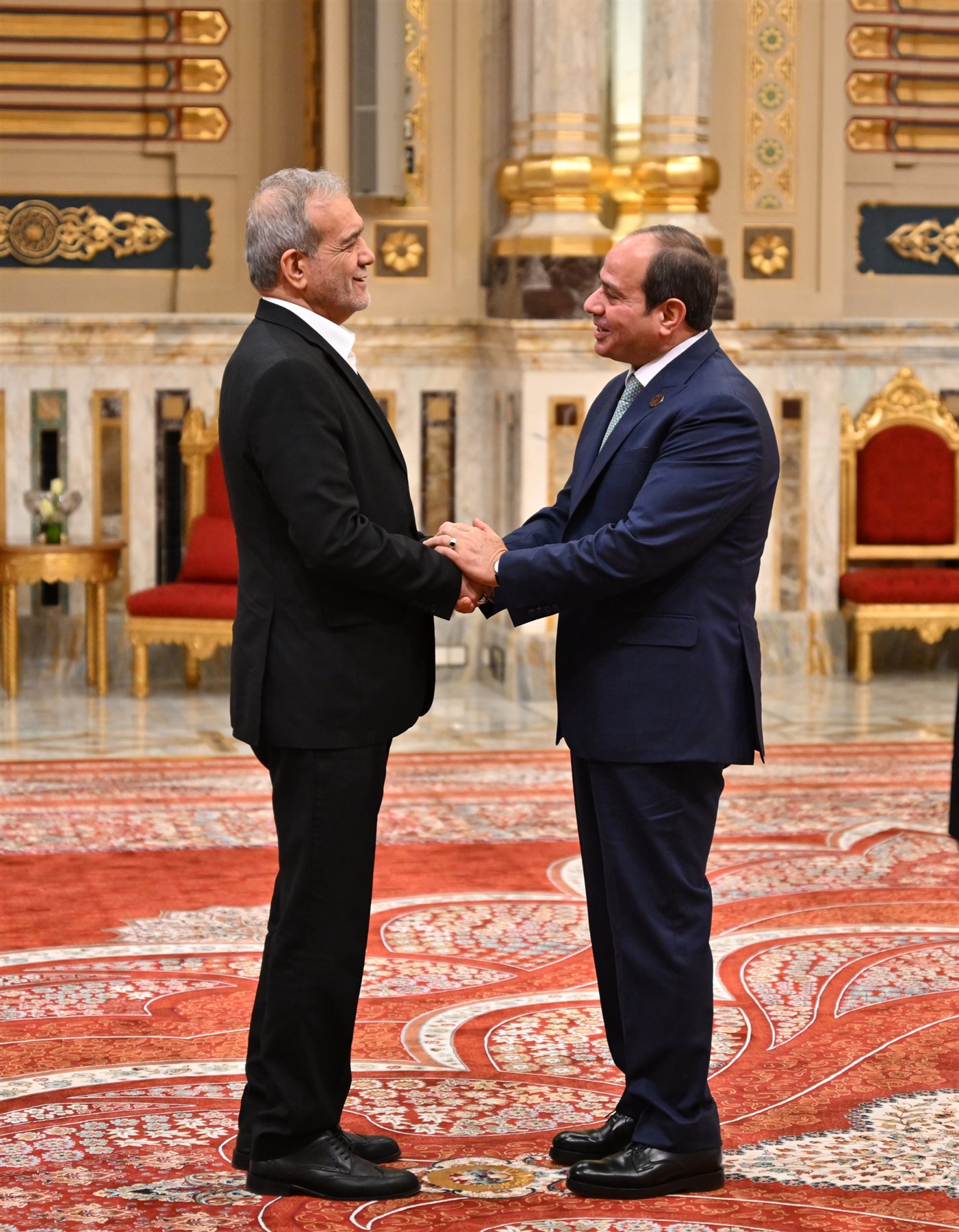 نشاط الرئيس السيسي في قمة الدول الثماني للتعاون الاقتصادي (فيديو وصور) 12 نشاط الرئيس السيسي في قمة الدول الثماني للتعاون الاقتصادي (فيديو وصور)