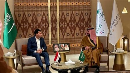 عقب وصوله لحضور اجتماعات "الوادا".. وزير الرياضة يلتقي نظيره السعودي