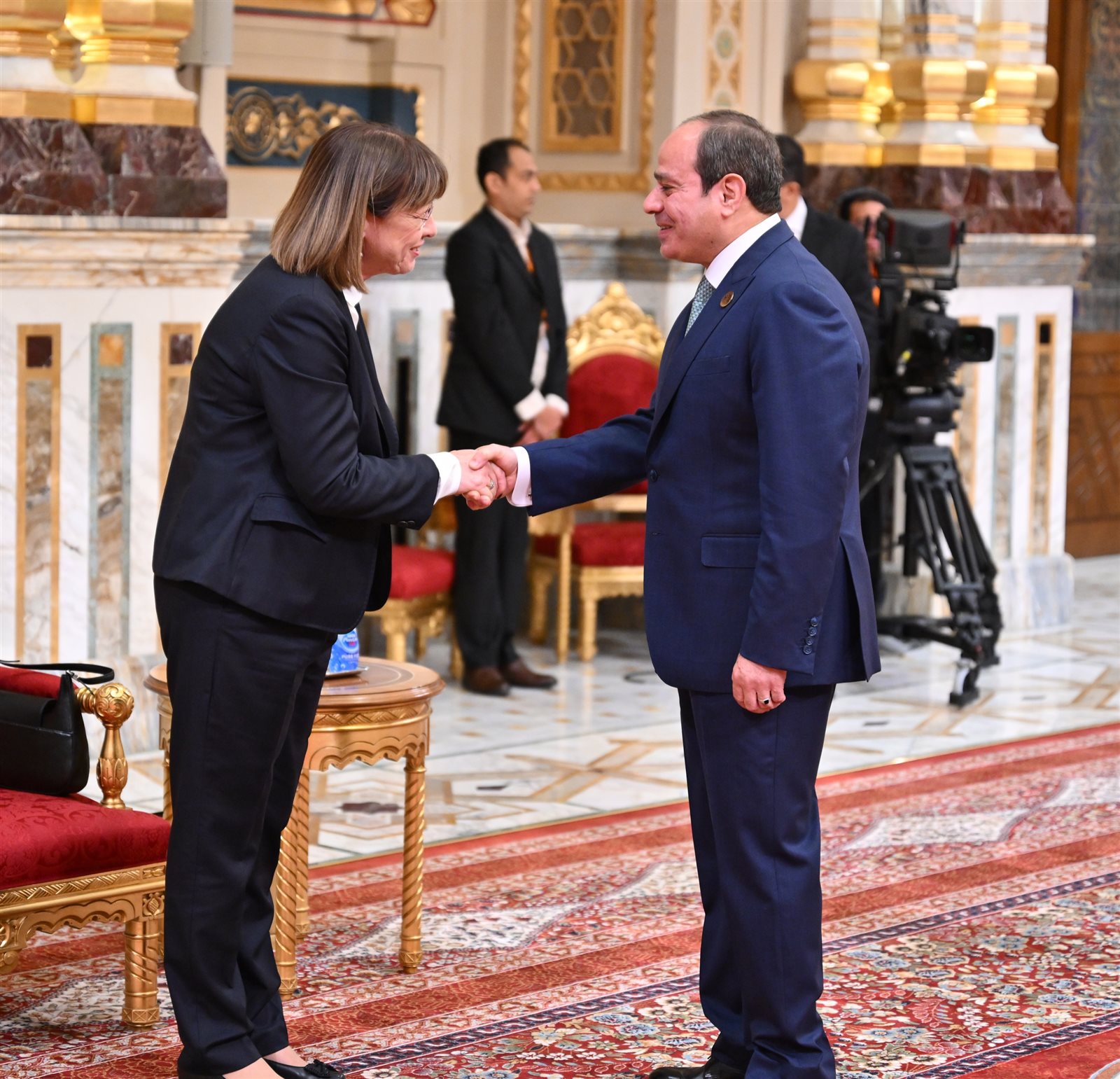 نشاط الرئيس السيسي في قمة الدول الثماني للتعاون الاقتصادي (فيديو وصور) 6 نشاط الرئيس السيسي في قمة الدول الثماني للتعاون الاقتصادي (فيديو وصور)