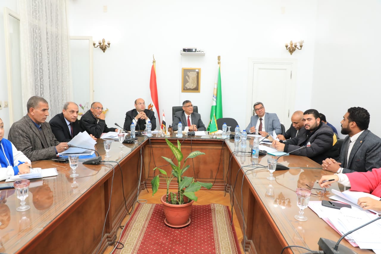 محافظ الجيزة يعقد اللقاء الدوري مع المواطنين لبحث الشكاوى والطلبات المقدمة 2 محافظ الجيزة يعقد اللقاء الدوري مع المواطنين لبحث الشكاوى والطلبات المقدمة