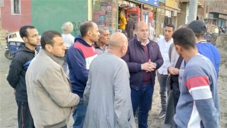 نائب محافظ الجيزة يتابع أعمال تطهير مصرف الرزقة بقرية أبو صير