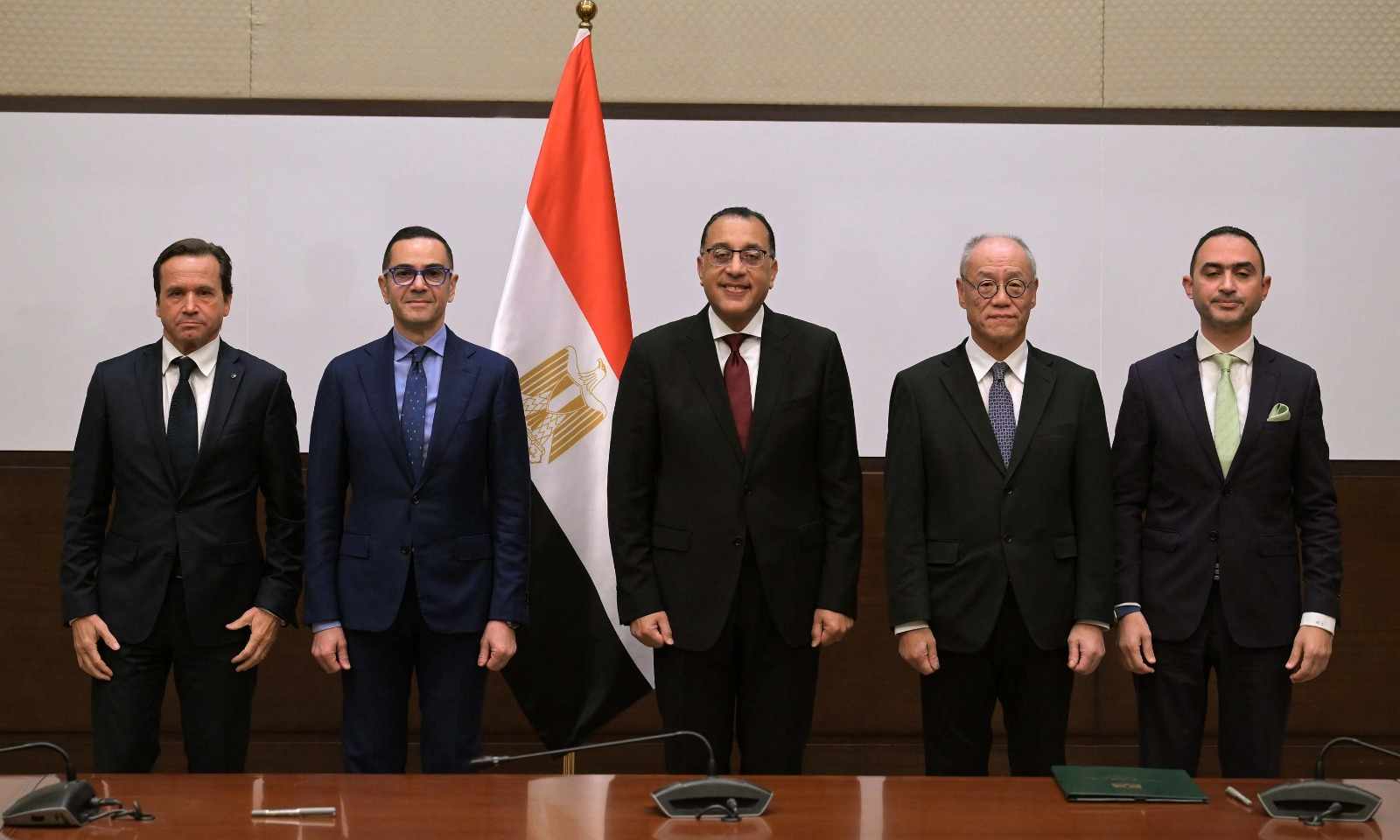 بحضور رئيس الوزراء.. "نيسان مصر" تُوقّع عقد استثمار لتصنيع طراز ثالث في مصر بنسبة مُكون محلي تتجاوز ٥٤٪ 2 بحضور رئيس الوزراء.. "نيسان مصر" تُوقّع عقد استثمار لتصنيع طراز ثالث في مصر بنسبة مُكون محلي تتجاوز ٥٤٪