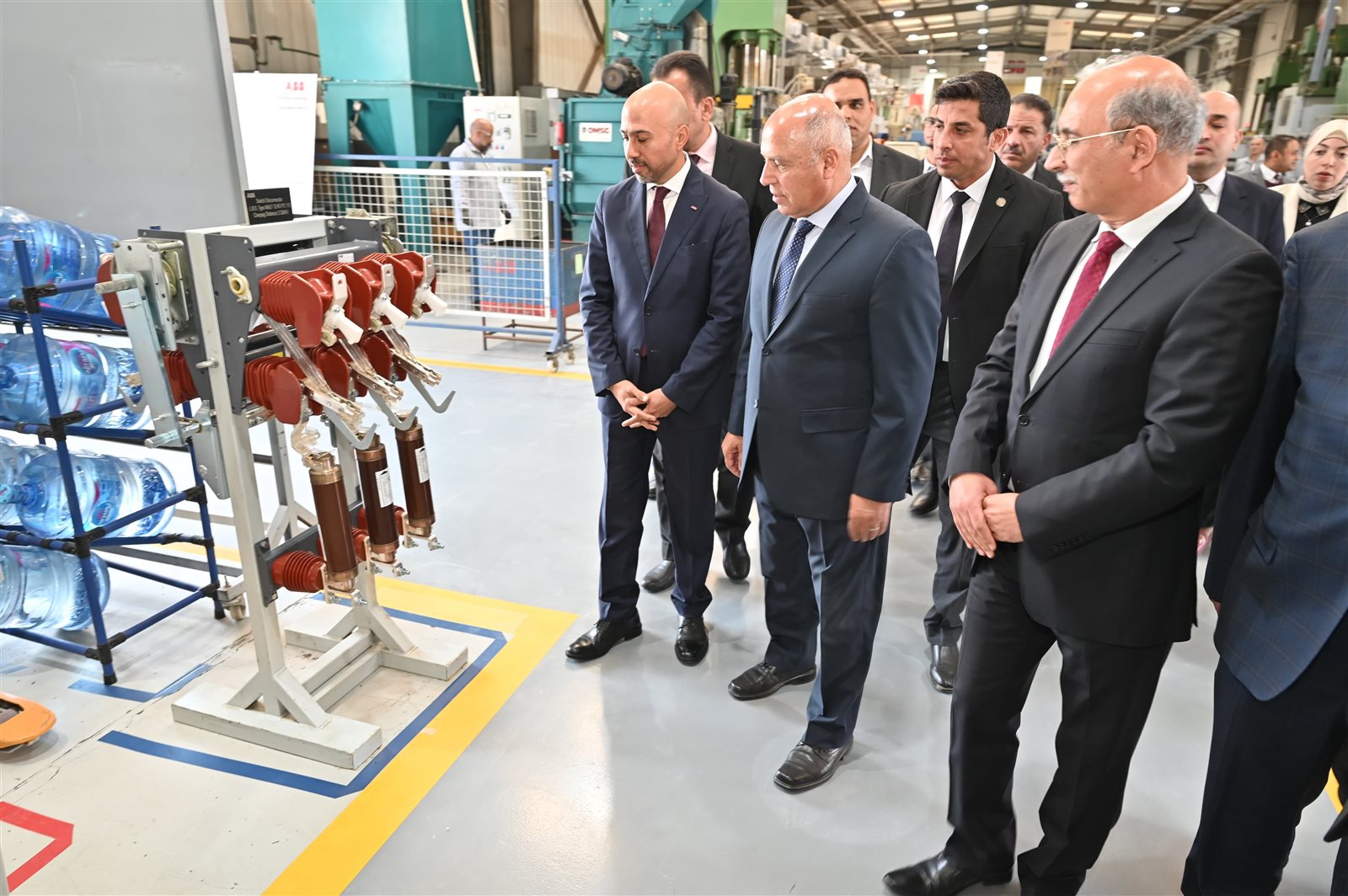 وزير الصناعة يتفقد 4 مصانع متخصصة بمدينة العاشر من رمضان 3 وزير الصناعة يتفقد 4 مصانع متخصصة بمدينة العاشر من رمضان
