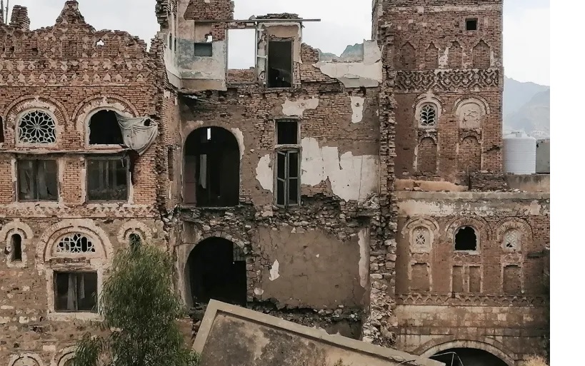 الإرهاب يعصف بالتراث.. جماعة الحوثي تدمر الآثار وتعبث بتاريخ وحضارة اليمن.. نهب منظم وحرب لا تميز بين البشر والحجر 12 الإرهاب يعصف بالتراث.. جماعة الحوثي تدمر الآثار وتعبث بتاريخ وحضارة اليمن.. نهب منظم وحرب لا تميز بين البشر والحجر