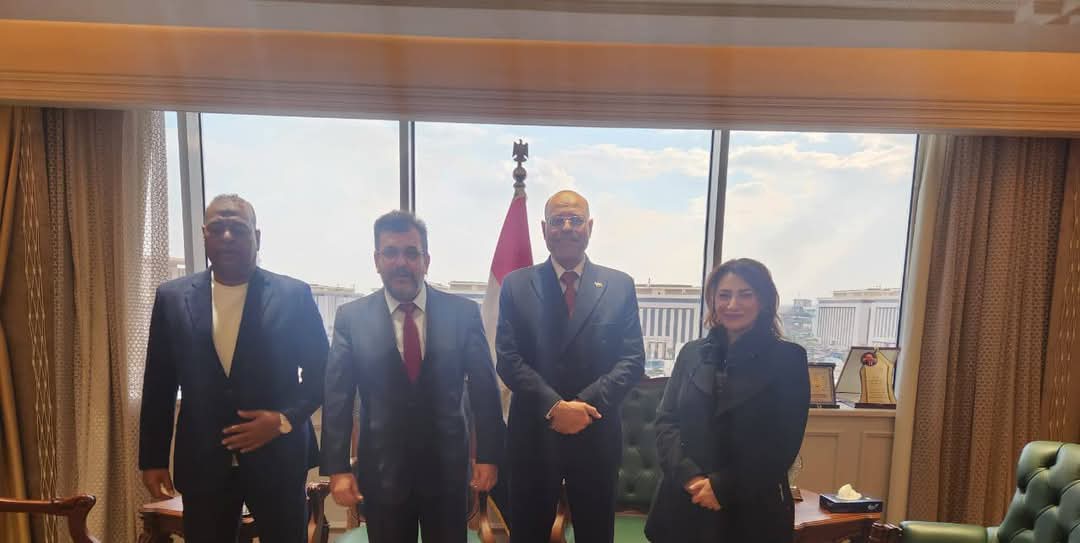 وزير العمل يلتقي الأمين العام لمنظمة الوحدة النقابية الإفريقية لبحث الملفات المُشتركة 2 وزير العمل يلتقي الأمين العام لمنظمة الوحدة النقابية الإفريقية لبحث الملفات المُشتركة