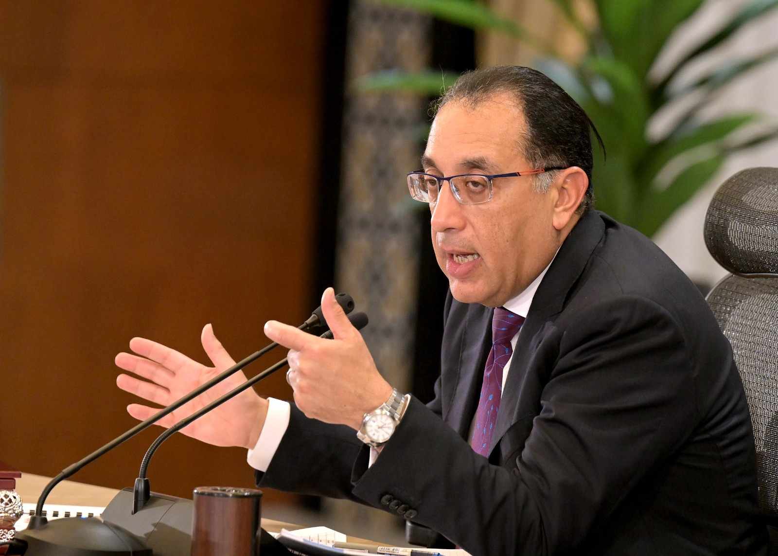 خلال لقائه عددًا من المستثمرين.. رئيس الوزراء يستمع لبعض الآراء المهمة ويُعقب عليها 2 خلال لقائه عددًا من المستثمرين.. رئيس الوزراء يستمع لبعض الآراء المهمة ويُعقب عليها