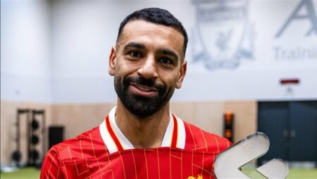 للمرة الثالثة بالموسم.. محمد صلاح يحصد جائزة جديدة