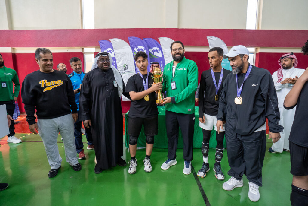 176 لاعب يشعلون بطولة الرياض المدرسية لكرة المناورة