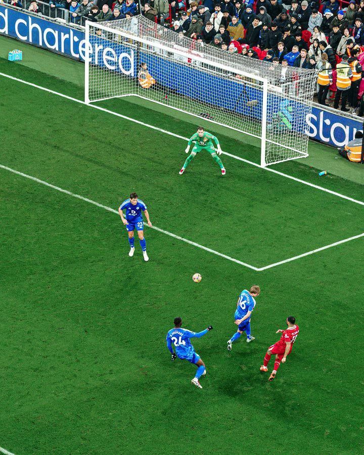 محمد صلاح يقود ليفربول لفوز ثمين على ليستر سيتي في الدوري الإنجليزي 2 محمد صلاح يقود ليفربول لفوز ثمين على ليستر سيتي في الدوري الإنجليزي