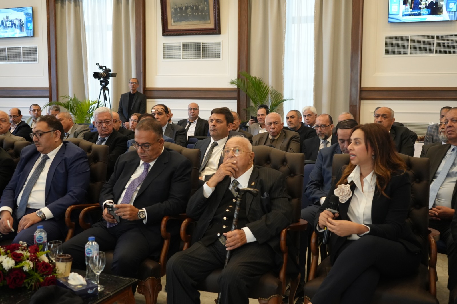 سنعمل سويًا لدفع وتنمية دور القطاع الخاص ودعمه للمنافسة الدولية 5 سنعمل سويًا لدفع وتنمية دور القطاع الخاص ودعمه للمنافسة الدولية