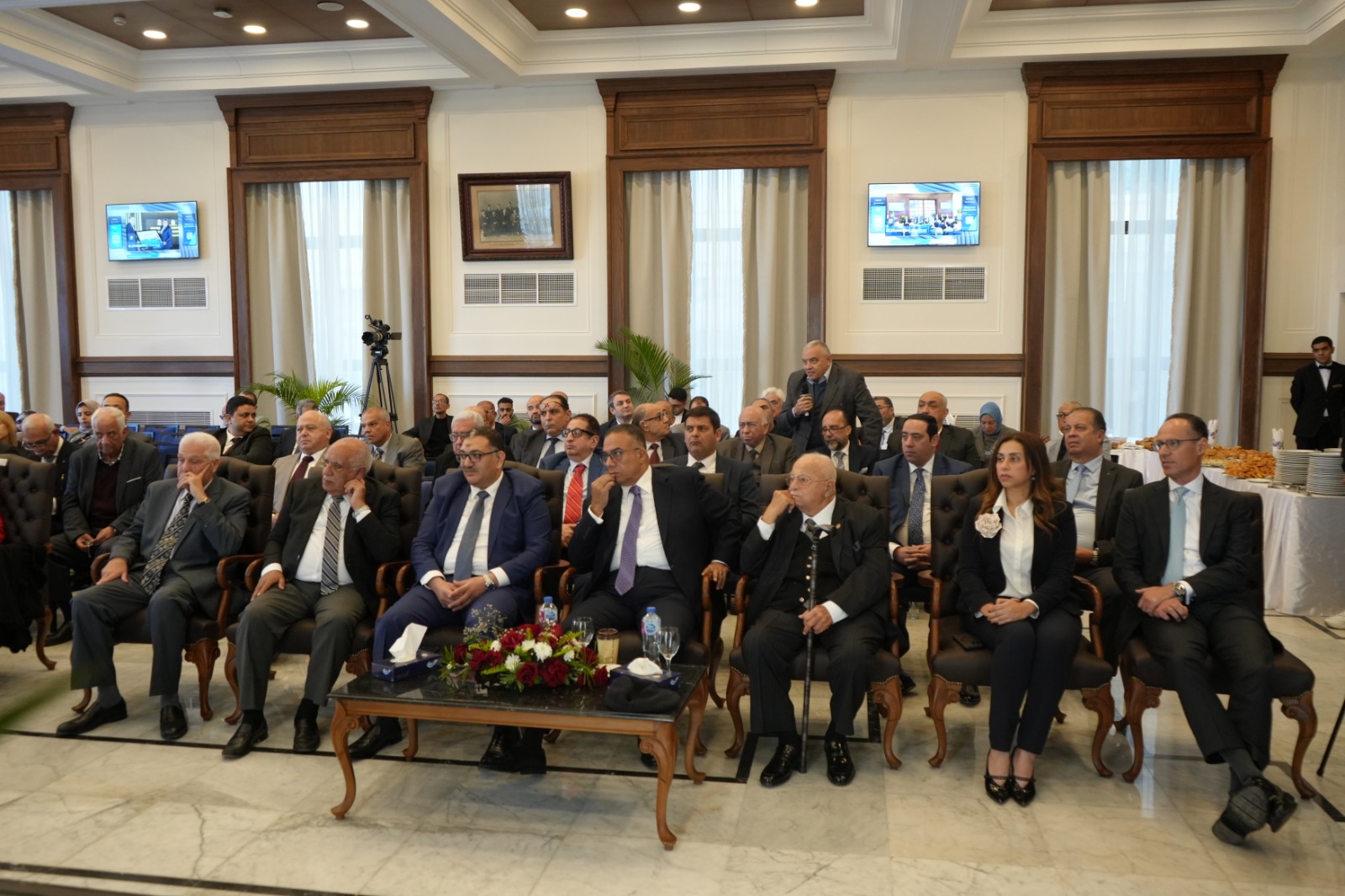 سنعمل سويًا لدفع وتنمية دور القطاع الخاص ودعمه للمنافسة الدولية 6 سنعمل سويًا لدفع وتنمية دور القطاع الخاص ودعمه للمنافسة الدولية