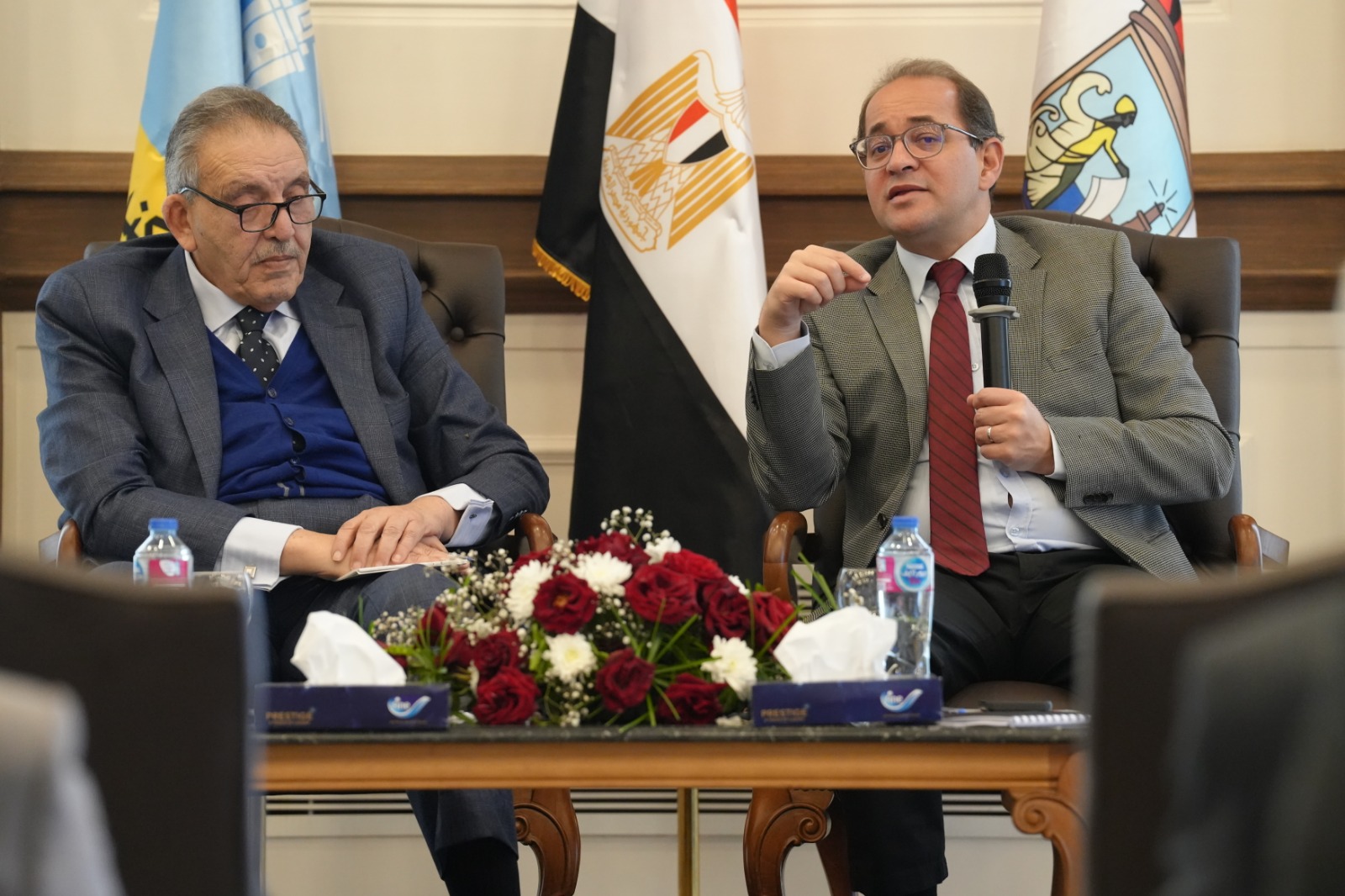 سنعمل سويًا لدفع وتنمية دور القطاع الخاص ودعمه للمنافسة الدولية 19 سنعمل سويًا لدفع وتنمية دور القطاع الخاص ودعمه للمنافسة الدولية