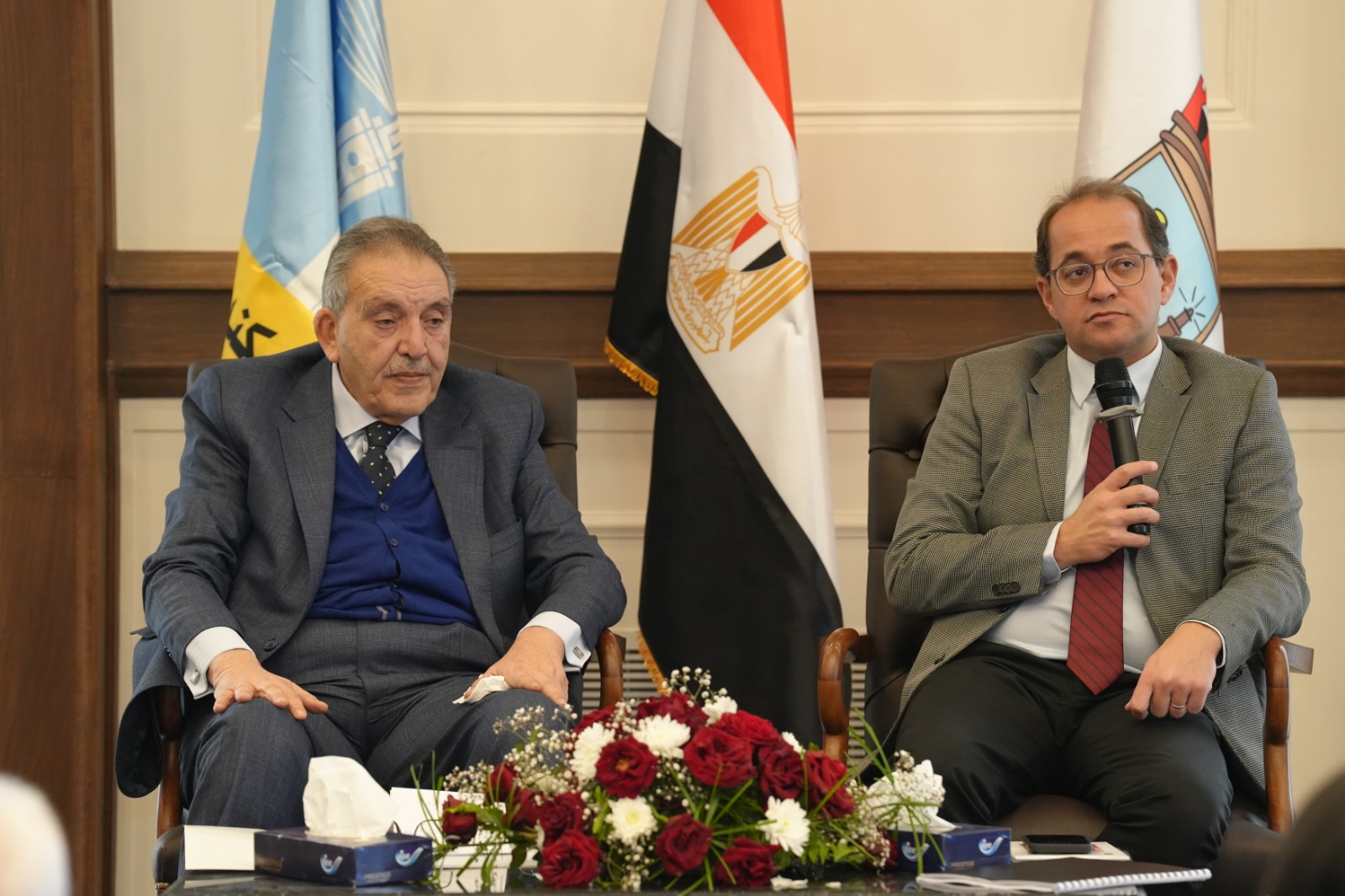 سنعمل سويًا لدفع وتنمية دور القطاع الخاص ودعمه للمنافسة الدولية 21 سنعمل سويًا لدفع وتنمية دور القطاع الخاص ودعمه للمنافسة الدولية