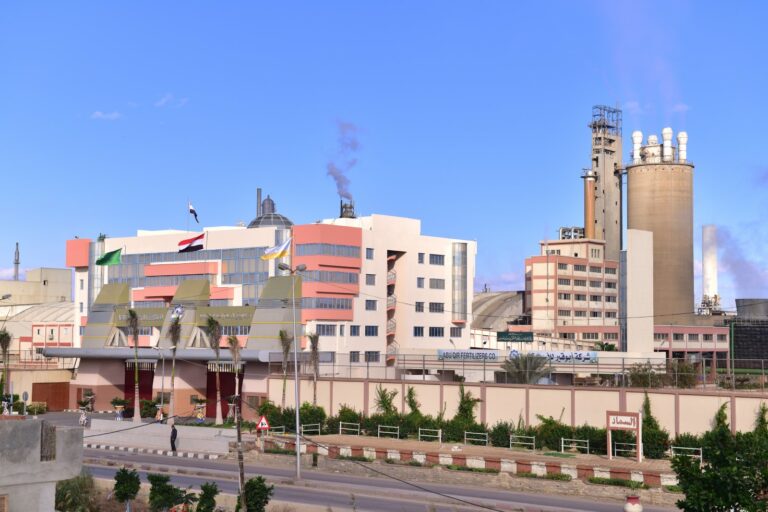 أبو قير للأسمدة تقرر طرح المرحلة الثانية لتوريد وتركيب محطات طاقة شمسية