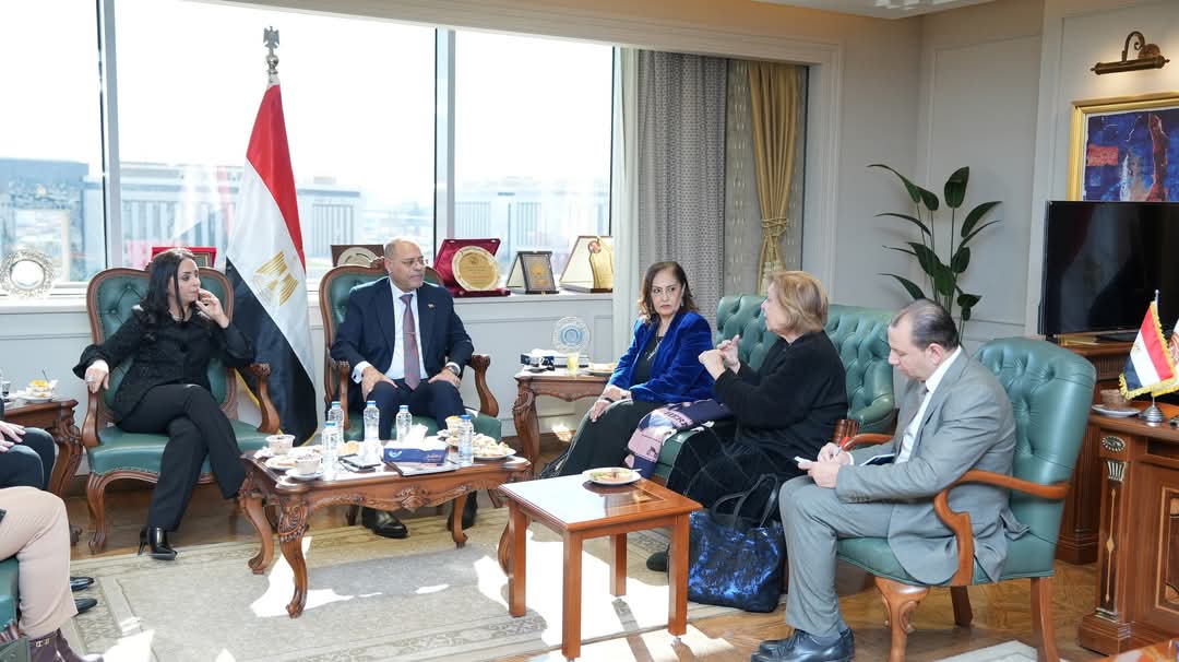 وزيرا العمل والتضامن يترأسان اجتماع اللجنة التشريعية لإعداد مشروع قانون العمالة المنزلية 4 وزيرا العمل والتضامن يترأسان اجتماع اللجنة التشريعية لإعداد مشروع قانون العمالة المنزلية