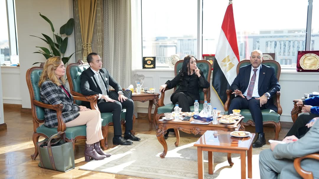 وزيرا العمل والتضامن يترأسان اجتماع اللجنة التشريعية لإعداد مشروع قانون العمالة المنزلية 5 وزيرا العمل والتضامن يترأسان اجتماع اللجنة التشريعية لإعداد مشروع قانون العمالة المنزلية