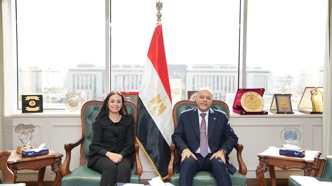 وزيرا العمل والتضامن يترأسان اجتماع اللجنة التشريعية لإعداد مشروع قانون العمالة المنزلية 11 وزيرا العمل والتضامن يترأسان اجتماع اللجنة التشريعية لإعداد مشروع قانون العمالة المنزلية