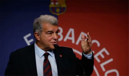 باعوا الأصول والفوضى انتشرت.. حملات معارضة تطالب لابورتا بالاستقالة من رئاسة برشلونة
