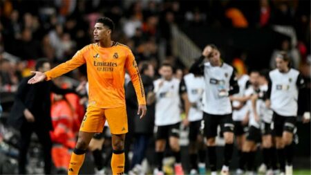 فيديو | بيلينجهام يهدر ركلة جزاء لـ ريال مدريد أمام فالنسيا