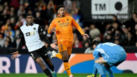 فيديو | في الوقت القاتل.. بيلينجهام يسجل هدف ريال مدريد الثاني أمام فالنسيا