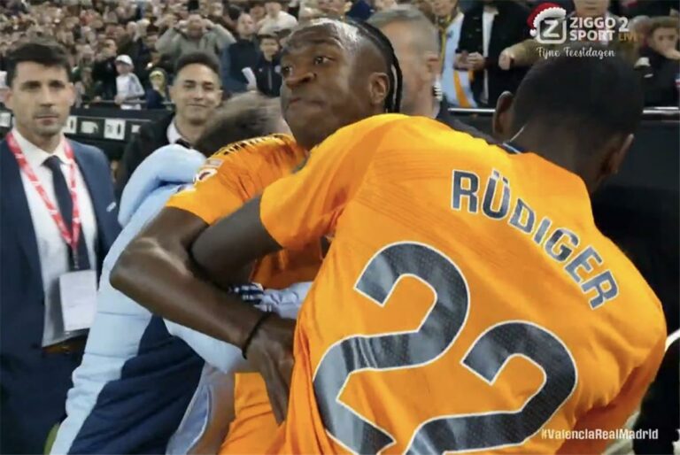 فيديو | ورطة كبرى.. طرد مباشر لـ فينيسيوس جونيور في مباراة ريال مدريد وفالنسيا