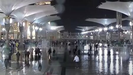 أمطار حتى الصباح.. بث مباشر من المسجد النبوي الشريف