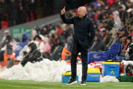 سلوت يدافع عن لاعب ليفربول ويؤكد: أشعر بالارتياح بعد التعادل مع مانشستر يونايتد
