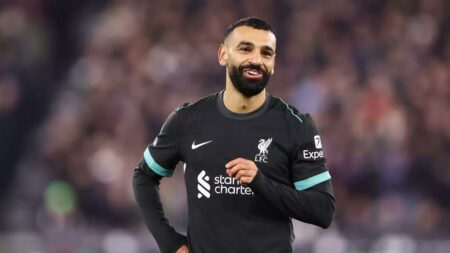 لاعب تشيلسي السابق: محمد صلاح يسدد ضربات ساحقة ضد إدارة ليفربول
