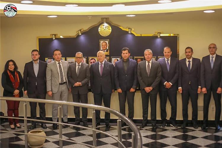 صور | اتحاد الكرة يستقبل وزير الرياضة لتهنئة هاني أبو ريدة