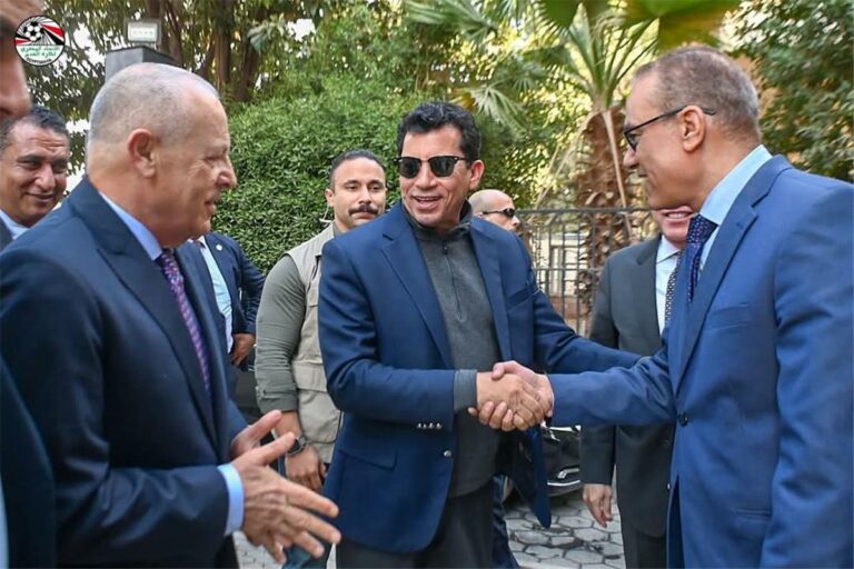 صور | اتحاد الكرة يستقبل وزير الرياضة لتهنئة هاني أبو ريدة