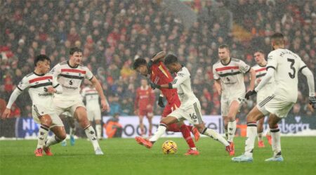 رجل مباراة ليفربول ومانشستر يونايتد في الدوري الإنجليزي