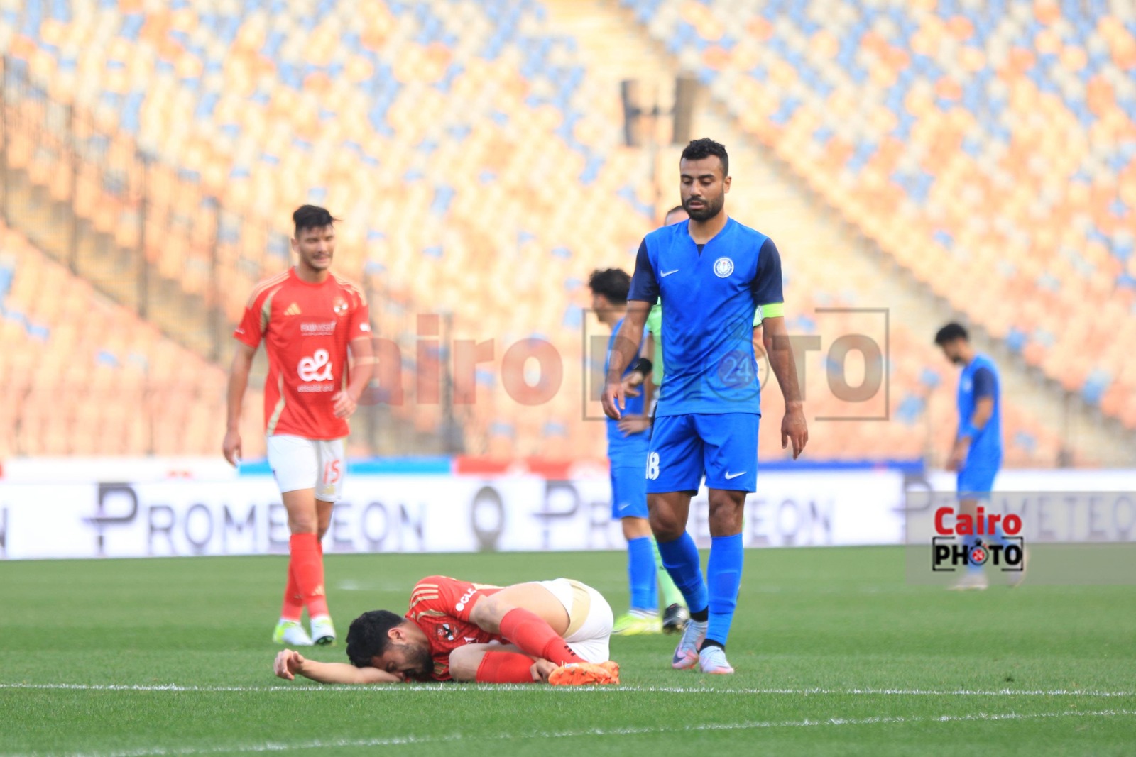 نتيجة مباراة الأهلي وسموحة في الدوري الممتاز.. تقدم المارد الأحمر في الشوط الأول 2 نتيجة مباراة الأهلي وسموحة في الدوري الممتاز.. تقدم المارد الأحمر في الشوط الأول