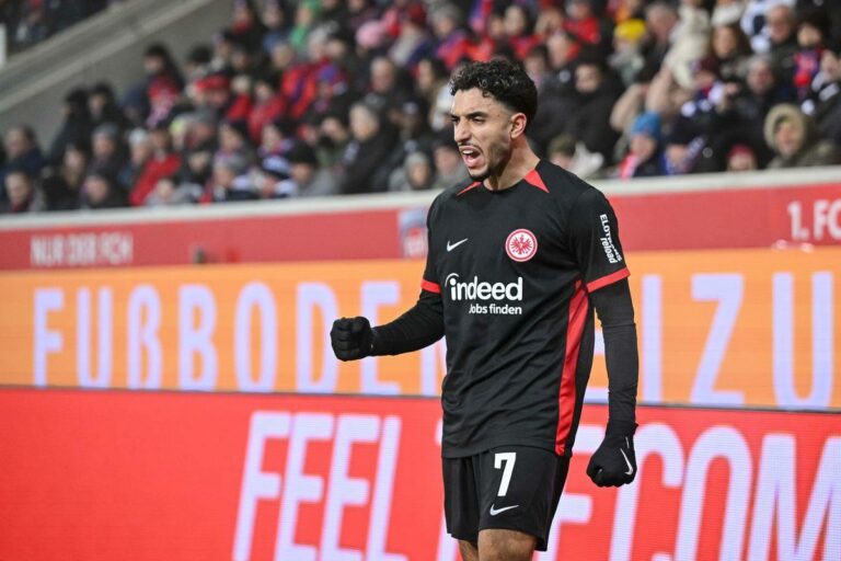 جارديان: عمر مرموش يهدد مستقبل لاعب مانشستر سيتي