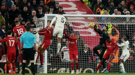 فيديو | محمد صلاح يسجل وليفربول يسقط في فخ التعادل مع مانشستر يونايتد في الدوري الإنجليزي