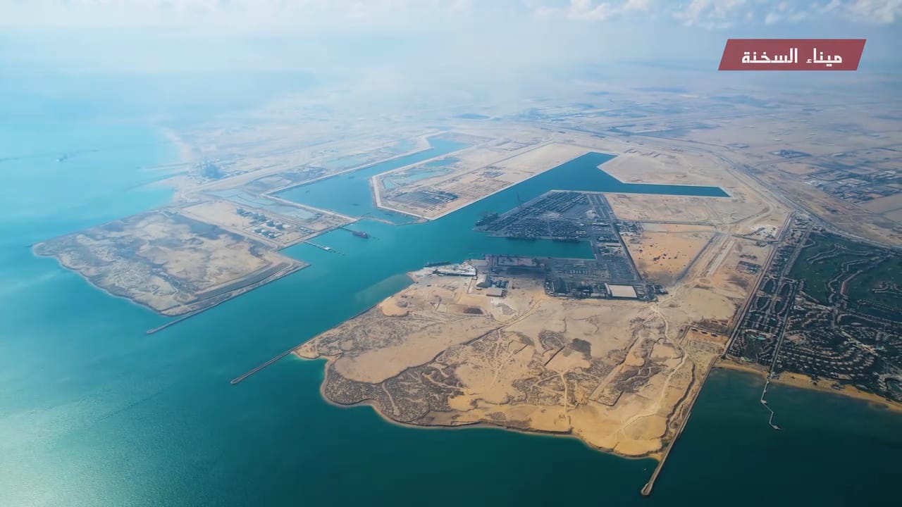 استكمال تنفيذ أعمال مشروع تطوير ميناء السخنة.. صور 1 استكمال تنفيذ أعمال مشروع تطوير ميناء السخنة.. صور