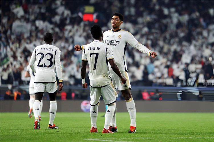 ريال مدريد يستهدف الكلاسيكو العاشر أمام برشلونة في نهائي السوبر الإسباني 4 رجل مباراة ريال مدريد وبرشلونة في نهائي كأس السوبر الإسباني - بطولات