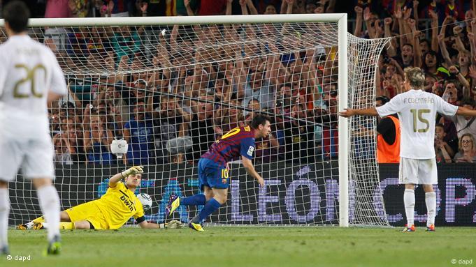 ريال مدريد يستهدف الكلاسيكو العاشر أمام برشلونة في نهائي السوبر الإسباني 3 سحر الأرجنتيني ميسي يحسم كأس السوبر الأسبانية لصالح برشلونة – DW – 2011/8/18