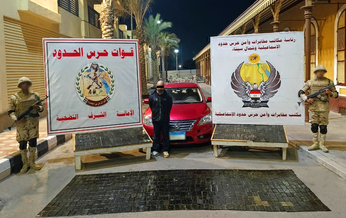قوات حرس الحدود تضبط كميات من الأسلحة والذخيرة والمواد المخدرة.. صور