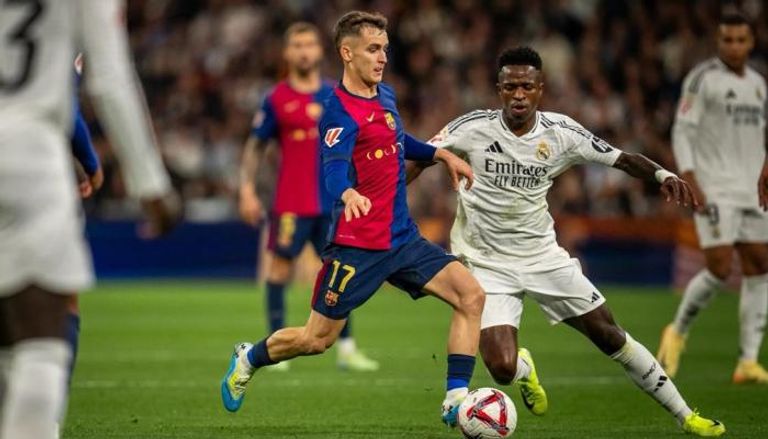 الليلة.. كلاسيكو نهائي كأس السوبر الإسباني بين ريال مدريد وبرشلونة بأجواء عربية 4 الليلة.. كلاسيكو نهائي كأس السوبر الإسباني بين ريال مدريد وبرشلونة بأجواء عربية