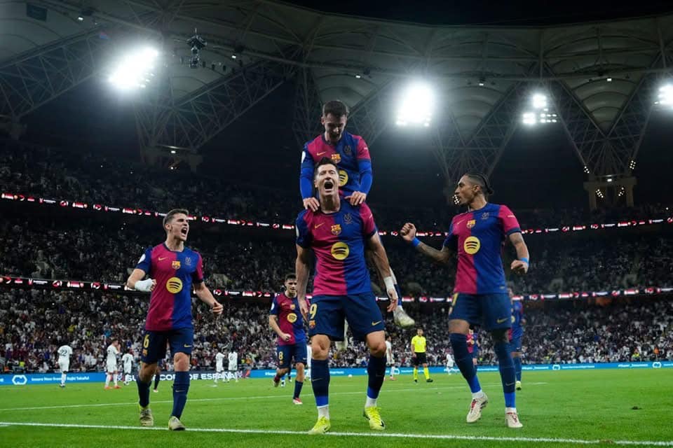 برشلونة يكتسح ريال مدريد بخماسية ويتوج بكأس السوبر الإسباني