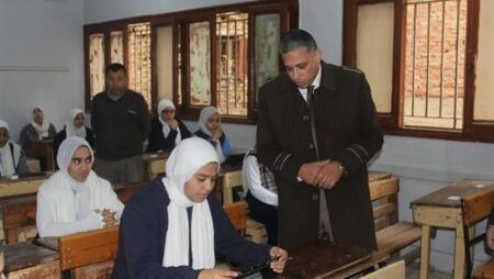 شكاوى من صعوبة الامتحانات لطلاب الثانوي بالجيزة: بيعقدوا العيال بامتحانات عقمية