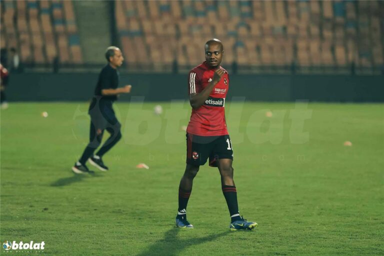 لاعب الأهلي يودع بيرسي تاو برسالة خاصة بعد انتقاله للدوري القطري