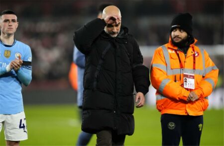 فيديو | الأعصاب تنفلت.. جوارديولا يثور على ثنائي مانشستر سيتي بعد التعادل القاتل مع برينتفورد